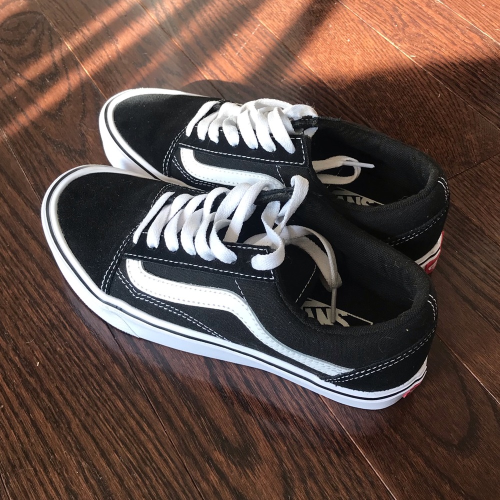 Black and white old skool vans- comfycush